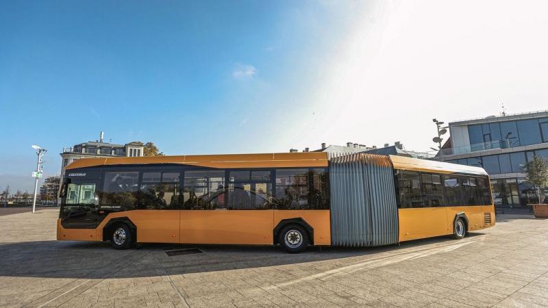 Súlyos közlekedési incidens történt Gyöngyös környékén: a buszsofőr figyelmetlensége miatt komoly problémák adódtak, de ilyen helyzetért senki sem érdemelne büntetést.
