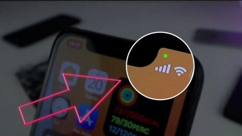 Narancssárga pötty a mobil képernyőjén: rejtett jelzések, melyek az adatlopásra figyelmeztethetnek.