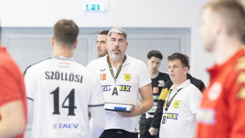 A magyar tenger hullámai a Boszporusz partjainak szelíd ölelésébe vezetnek. E két helyszín, bár távol esik egymástól, mindkettő sajátos varázsával bűvöl el minket: a Balaton kék vizének tükrében a napfény táncol, míg a Boszporusz vizei a történelem szelei