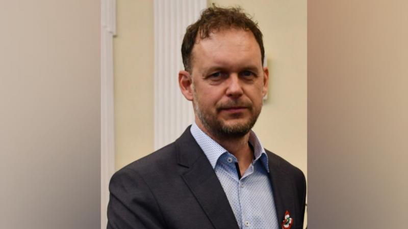 Szakmai pályafutása során minden egyes lépcsőfokot alaposan megjárt, és már harminc éve fáradhatatlanul dolgozik a közönség szórakoztatásáért a Prima-jelölt.