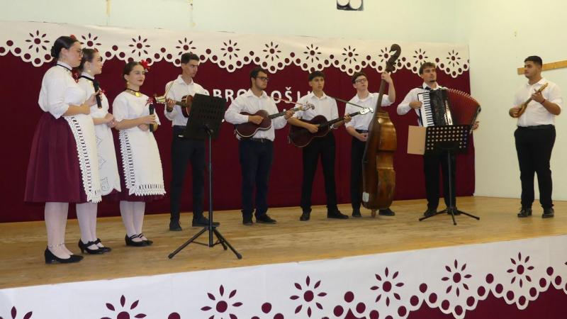 A bunyevác találkozó során a résztvevők táncokkal és izgalmas kiállításokkal tették emlékezetessé az eseményt - képes beszámolóval!
