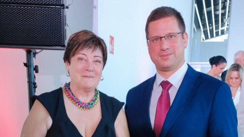 A nógrádi tanárnő olyan kiemelkedő teljesítményt nyújtott, hogy állami kitüntetésben részesült - most mindenki büszke rá: a suli, a falu és a vármegye egyaránt.