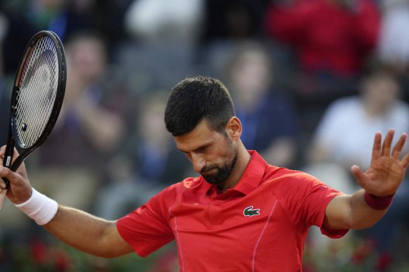 Djoković búcsúztatta Piros legyőzőjét, miközben a volt Roland Garros-győztes és ellenfele heves vitába keveredett.