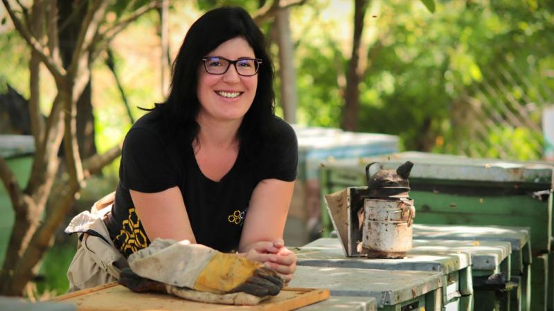 Női méhész a vezető pozícióban! Megosztotta velünk, milyen tervei vannak az ágazatot érintő kihívások leküzdésére.