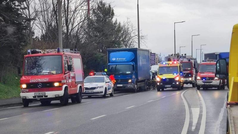 Sellyén a napokban különös események zajlottak, amikor a mentők, rendőrök és tűzoltók sürgősen a helyszínre siettek. Vajon mi okozta ezt a váratlan egyesülést? A település lakói izgatottan találgatták, miközben a szirénák hangja betöltötte az utcákat. Tal
