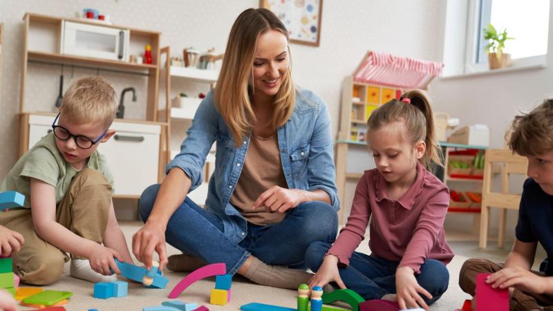 A DUOL (Diverse Understanding of Learning) program célja, hogy a SNI-s (sajátos nevelési igényű) gyermekek nevelési tapasztalatait egyedivé és értékessé tegye. A program keretében a pedagógusok és szülők közösen dolgoznak azon, hogy a gyermekek fejlődését