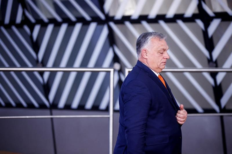 Orbán Viktor bejelentette, hogy karácsonyra sorcserét indítványozott.