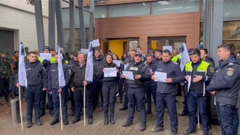 A rendőrök demonstrációt tartanak a bérek befagyasztása és a pótlékok megszüntetése ellen | Székelyhon