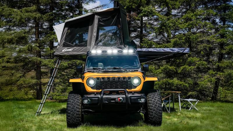 A Jeep tetősátor közvetlenül az utastérből is elérhető, így maximális kényelmet és praktikumot kínál a kalandvágyóknak.