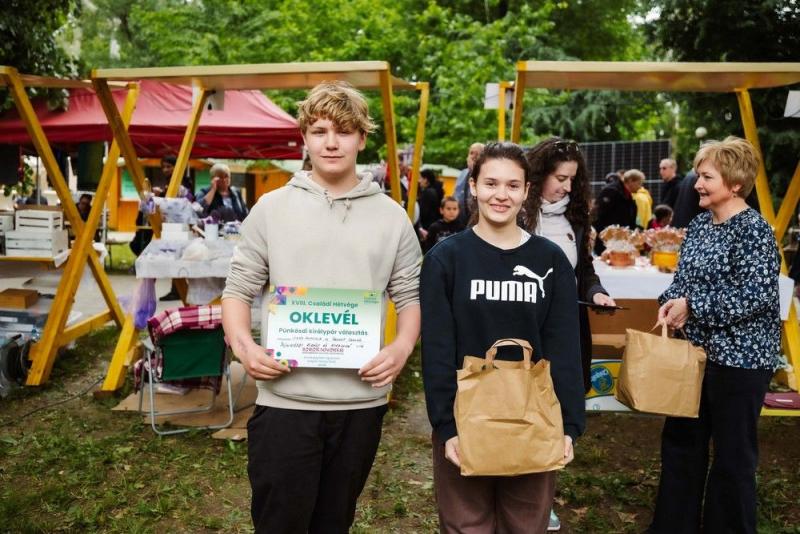 A pünkösdi király és királyné a kihívások terén brillíroztak, míg a szülők a gasztronómiai mesterművek készítésében tündököltek.