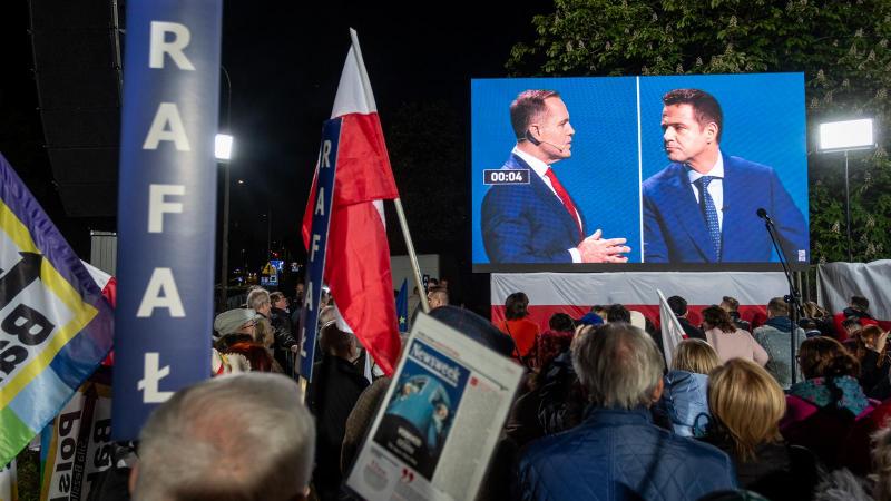 Jelenleg a lengyel elnökválasztás izgalmas eseménye zajlik, ahol a politikai spektrum szélsőségeit képviselő fiatalok lehetnek a kulcsszereplők az eredmény alakulásában.