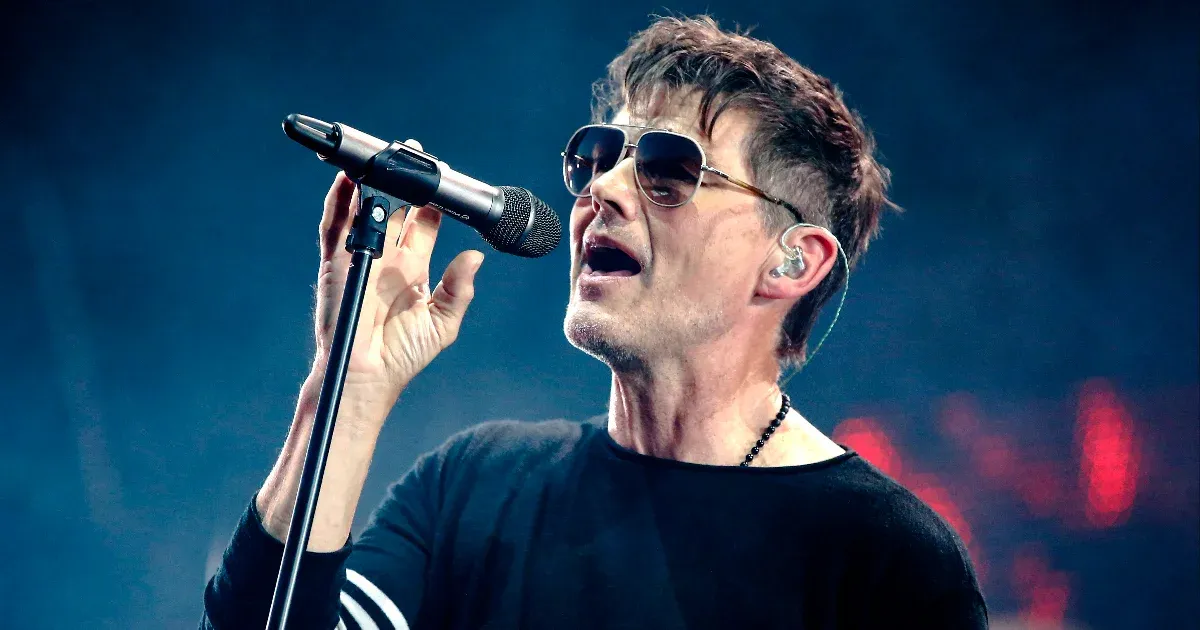 Morten Harket, az A-ha legendás énekese, most egy különleges kihívással néz szembe: Parkinson-kóros diagnózisát nemcsak a saját életére, hanem zenéjére és művészi pályafutására is hatással van. Az énekes, aki a 80-as évek óta világszerte ismert dallamaiva