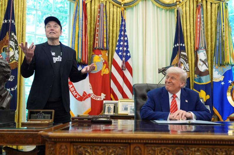Musk meglepő kijelentést tett Trumpra vonatkozóan, amikor is azt üzente, hogy ha a dolgok nem a tervei szerint alakulnak, akár az űrrepüléseket is felfüggesztheti. Ez a váratlan fenyegetés felkavarta a közvéleményt, és sokan találgattak, mit is jelenthet 