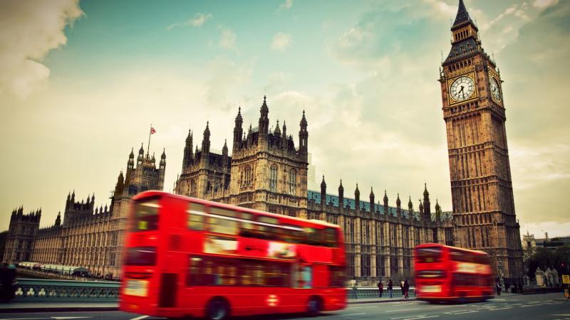 Több ezer ember vonult utcára Londonban, hogy kifejezze elégedetlenségét a munkáspárti kormány megszorító intézkedéseivel szemben.