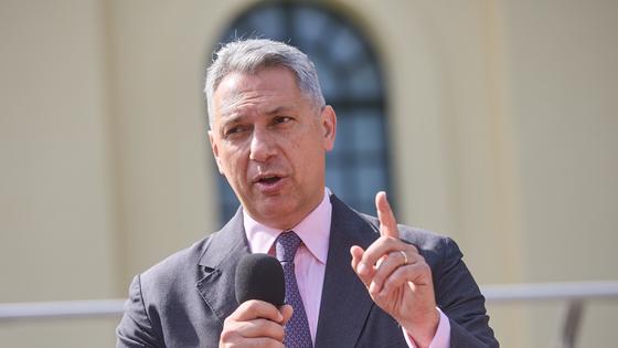 Lázár bejelentette: A MÁV teljes kártérítést nyújt a balatoni vasútvonal érintettjeinek.