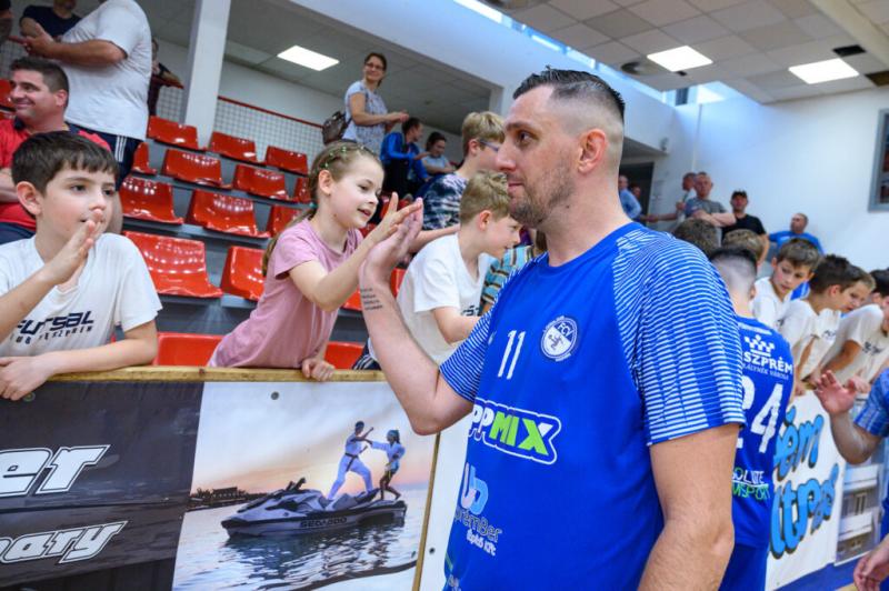 A híres támadó a 11. gólját szerezte, miközben csapata első bajnoki trófeáját ünnepelte.