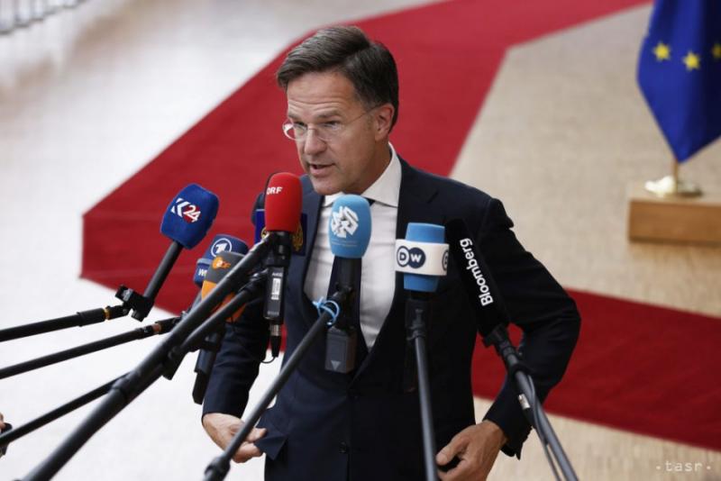 Rutte bejelentette, hogy a NATO-tagállamok elhatározták, hogy védelmi költségvetésüket öt százalékra emelik.