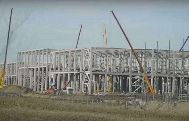 A debreceni gigaakkumulátor-gyár bővítési munkálatai leálltak.