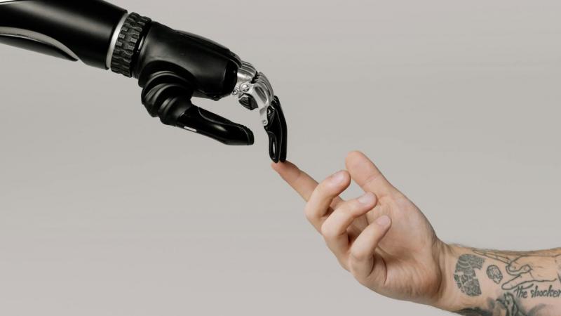 Ez már a Skynet? – A szakértő véleménye az MI öntudatra ébredésének aggodalmairól.