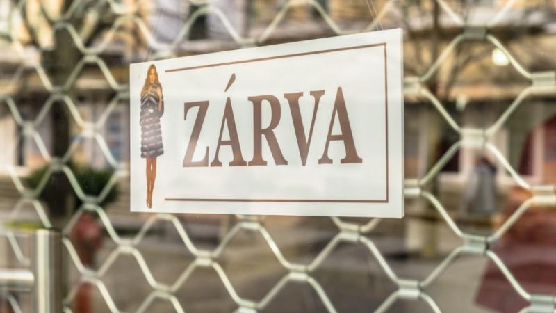 Újra életbe lép a kötelező boltzár, ami jelentős hatással lesz az üzletek működésére. Az alábbiakban bemutatjuk, miként érintheti ez a váratlan fordulat a különböző kereskedelmi egységeket. - Pénzcentrum