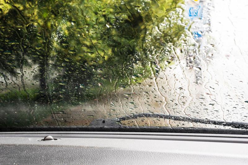 Ma egy heves szélvihar zúdul egy vármegyére, ezért a hétvégére esőhelyzetet hirdettek ki - Az időjárás előrejelzése.