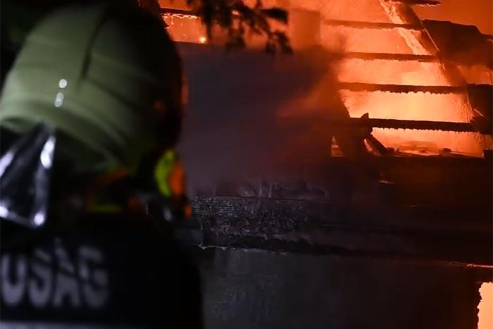 Budapesten autószerelő-műhely lángra kapott, és a helyszínre a TEK mesterlövésze is kiérkezett.