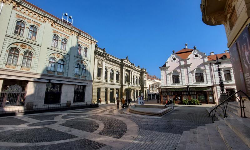 Hoppál Péter lelkesen beszélt egy impozáns pécsi építkezésről, azonban néhány lényeges részletet figyelmen kívül hagyott.
