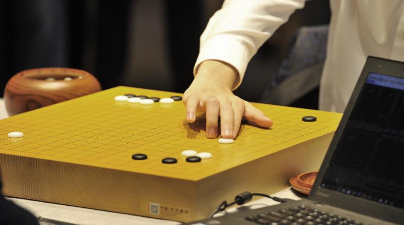 Két magyar kutató kulcsszerepet játszott abban a történelmi pillanatban, amikor egy évtizeddel ezelőtt a gép végleg felülmúlta az embert a gó játékában.