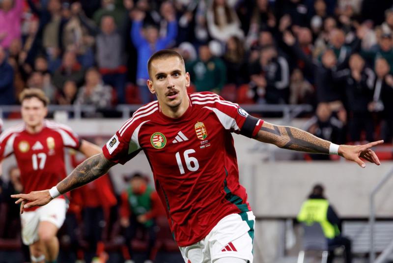 Képzeld el, milyen izgalmas helyzetbe kerül a magyar válogatott, ha a csoport második helyén végzi! A következő mérkőzésük ellenfele olyan csapat lesz, akivel talán sosem találkoztak, vagy éppen ellenkezőleg, egy régi rivális. A különböző stratégiák, játé