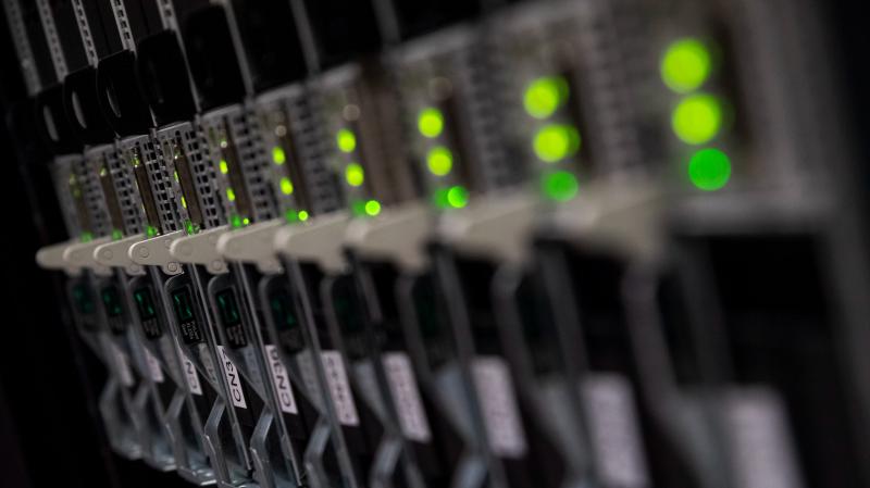 Magyarország a közeljövőben büszkén lép be Európa legnagyobb szuperszámítógépének sorába, ezzel új fejezetet nyitva a tudományos kutatás és a technológiai fejlődés terén.