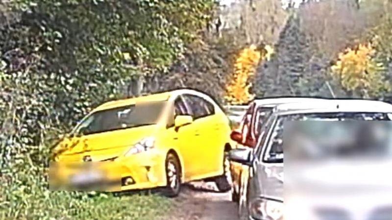 Óriási baklövést követett el egy autós Kismaroson, de végül sikerült megmentenie a helyzetet – nézd meg a videót!