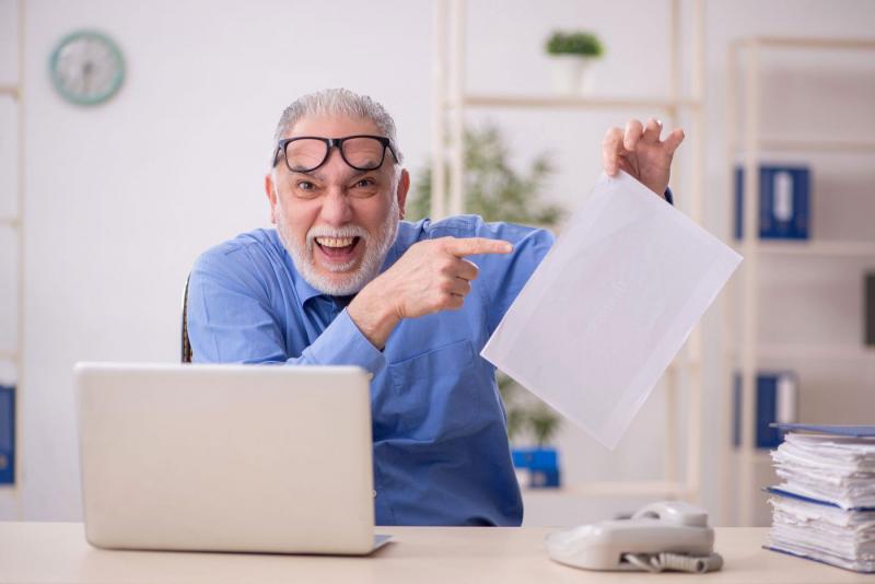 Milliárdok áradása várhat a nyugdíjasokra, miközben a nemzetközi sajtó fokozott érdeklődéssel kíséri a magyar helyzetet.