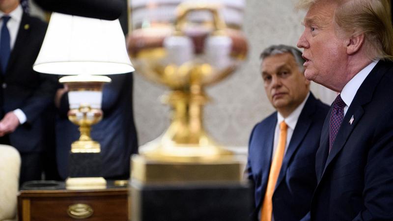 Orbán Viktor a következő hét második felében útnak indul Donald Trumphoz, hogy meggyőzze az amerikai elnököt az oroszokat érintő szankciók eltörléséről.