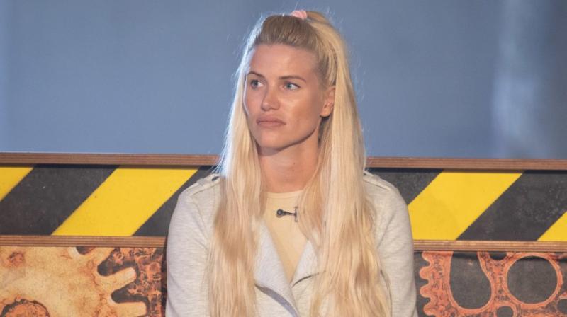 Vasvári Vivien a hazai televíziózás egyik legkínosabb pillanatának titulálta a Csillag Születik egyik jelenetét.